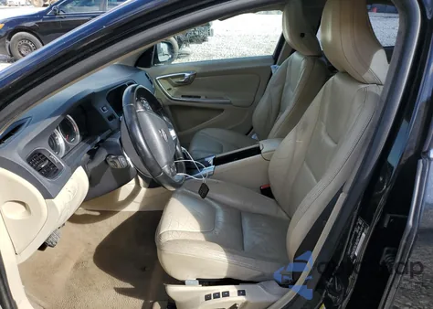 2013 Volvo S60 T5 z USA, uszkodzony, nr VIN YV1612FSXD1216721